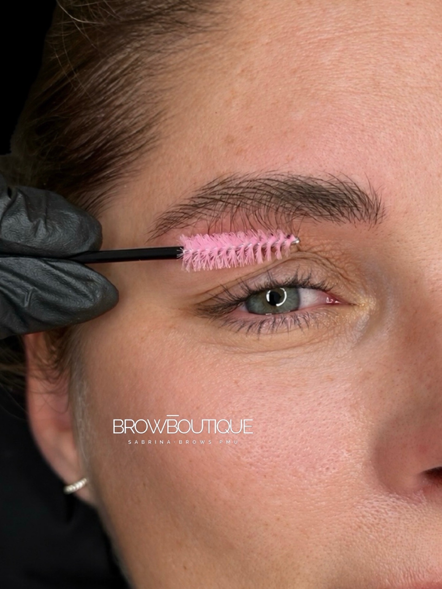 Hyperrealistic Breath Brows nano hairstrokes seen with the eye open, brow combed through with a spoolie at the end of a treatment in Cascais