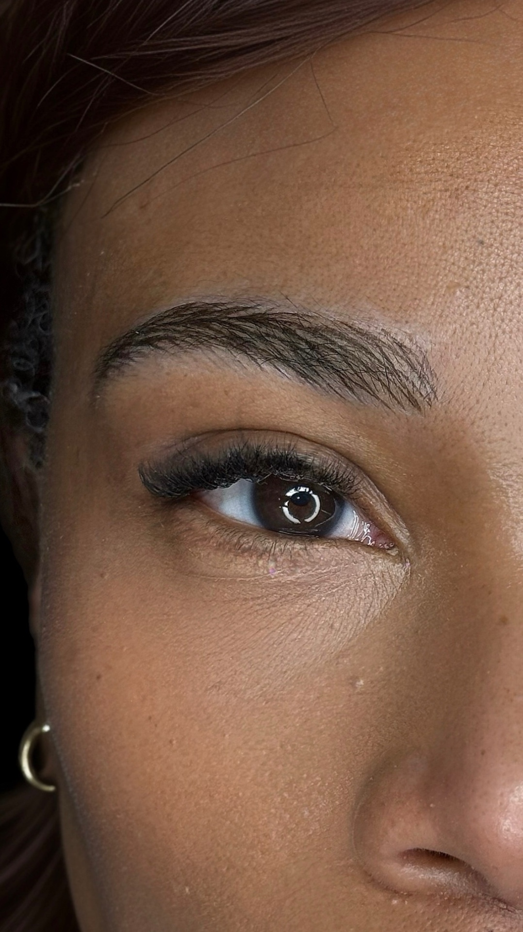 Healed brow with pencil-drawn hair-by-hair simulation, sketched on the skin during an in-studio consultation by Sabrina Zanin