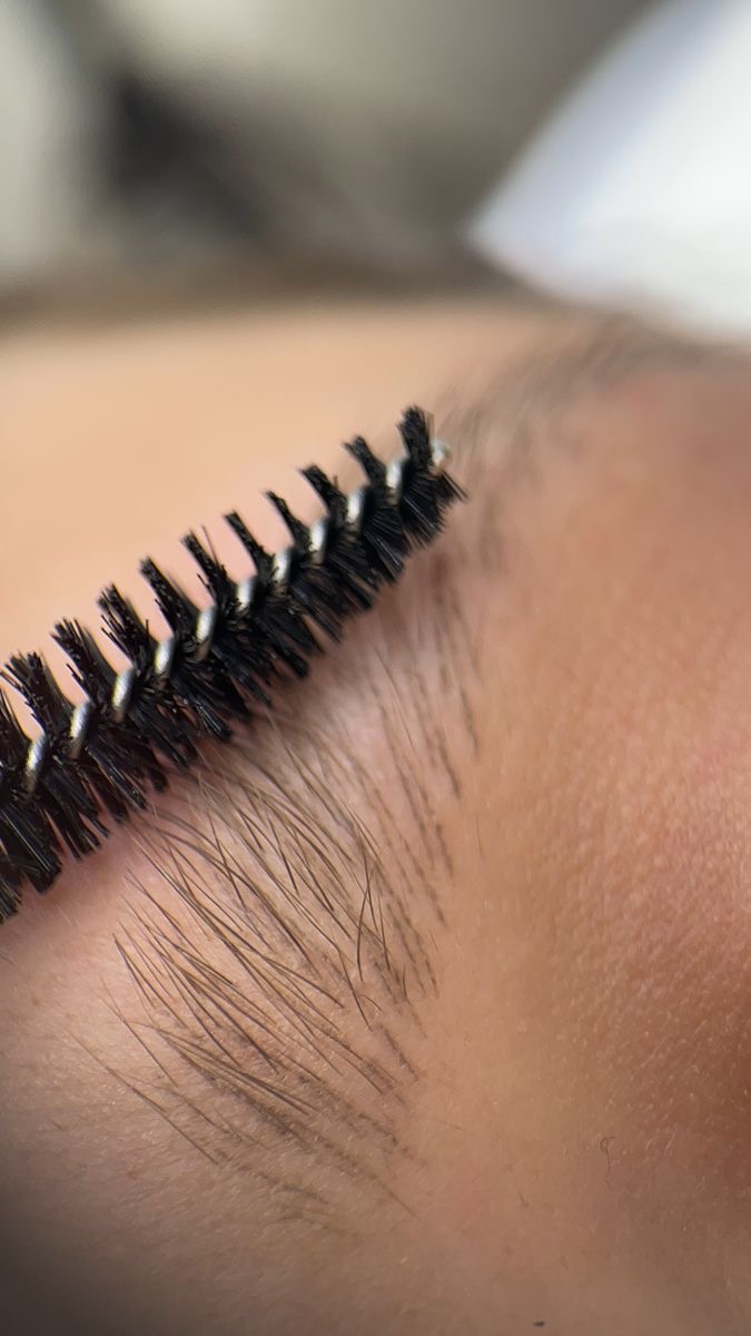 Healed hyper realistic hairstrokes close-up Lisbon — Browboutique
